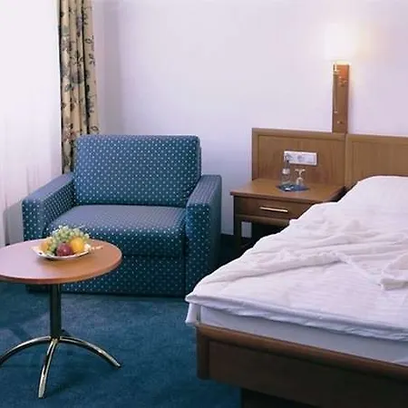 Schuetzenburg 3* Burscheid