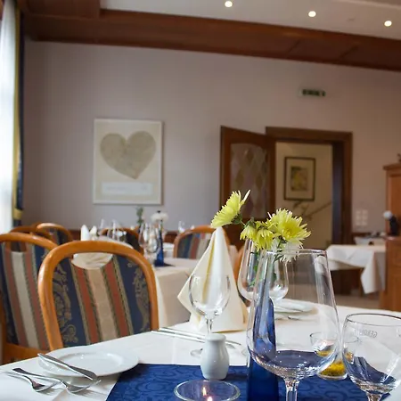 Schuetzenburg 3* Burscheid