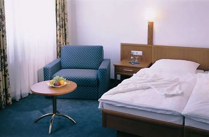 Schützenburg 3* Burscheid